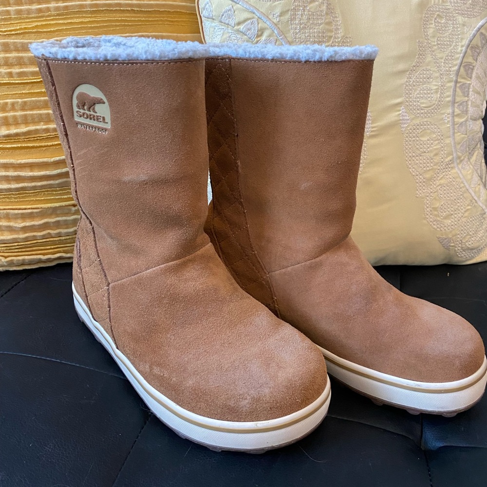 Sorel Boots camel colored and very lightly used.